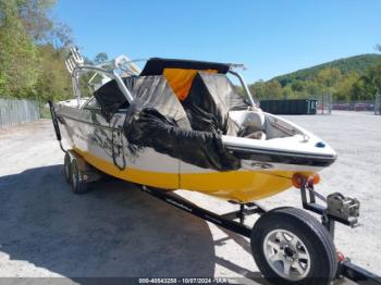  Salvage Correct Craft Super Air Nautique 220 Te