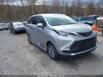  Salvage Toyota Sienna