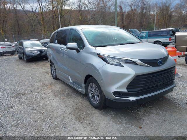  Salvage Toyota Sienna