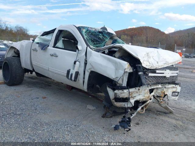  Salvage Chevrolet Silverado 2500