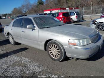  Salvage Lincoln Towncar