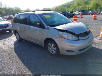  Salvage Toyota Sienna