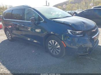  Salvage Chrysler Pacifica