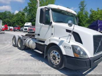  Salvage Volvo Vn