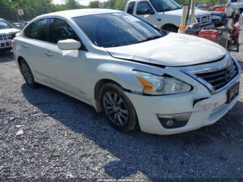  Salvage Nissan Altima