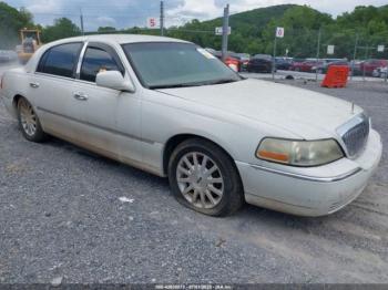  Salvage Lincoln Towncar