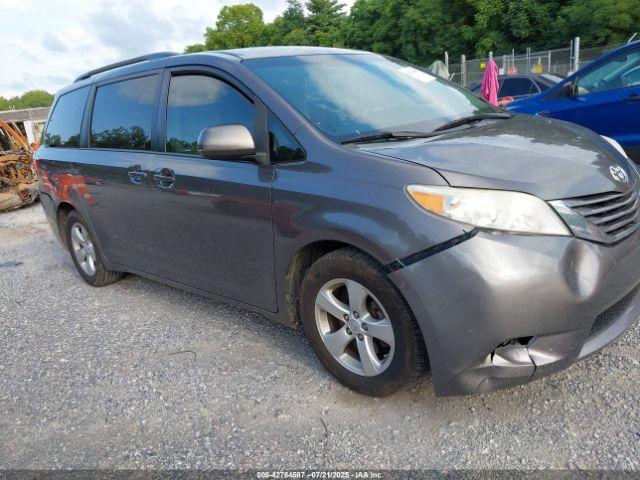  Salvage Toyota Sienna