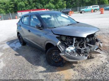  Salvage Nissan Kicks