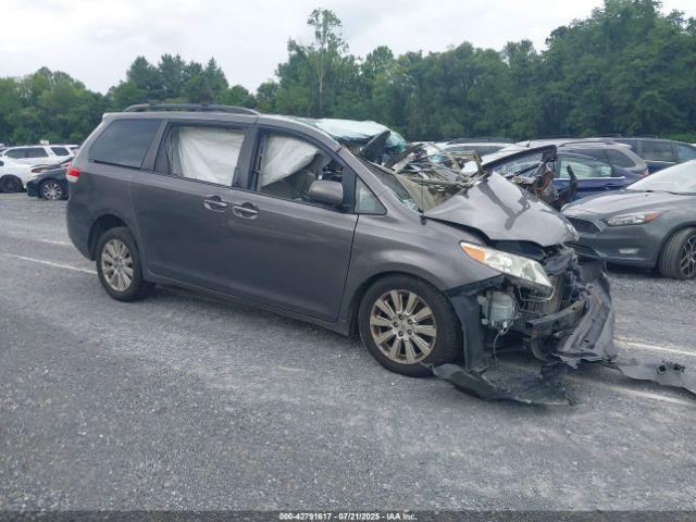  Salvage Toyota Sienna