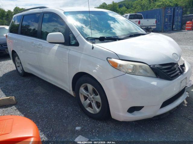  Salvage Toyota Sienna