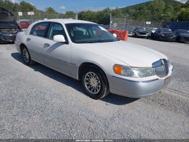  Salvage Lincoln Towncar