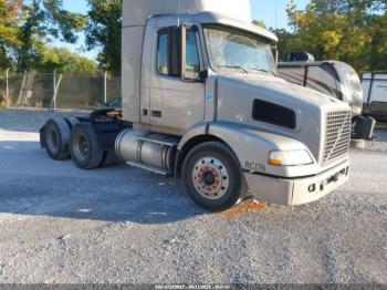  Salvage Volvo Vn