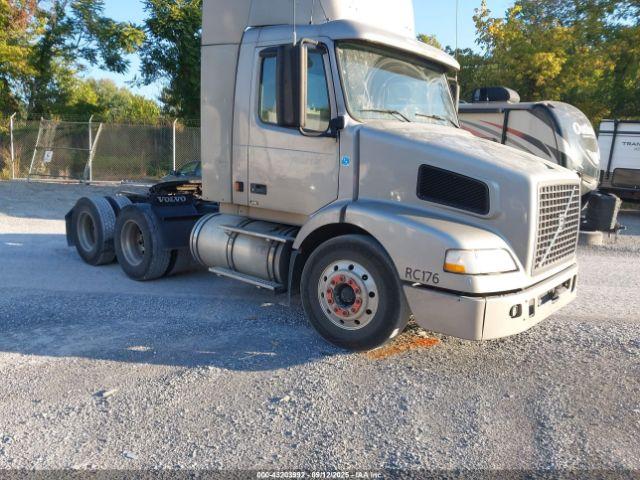  Salvage Volvo Vn