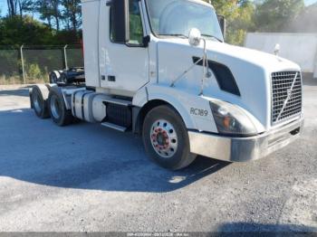  Salvage Volvo Vn