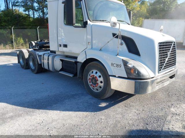  Salvage Volvo Vn