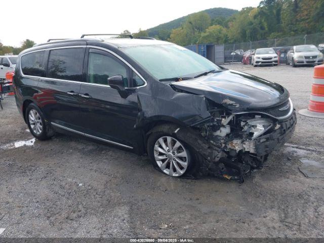  Salvage Chrysler Pacifica
