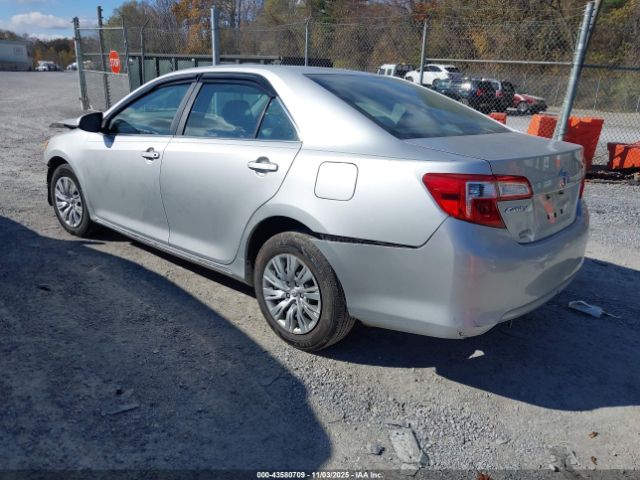 Toyota Camry Le Image 4