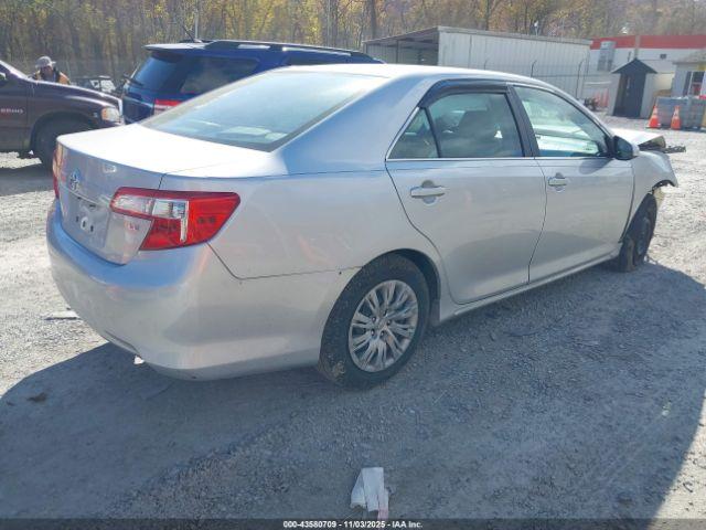 Toyota Camry Le Image 5