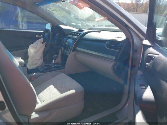 Toyota Camry Le Image 6