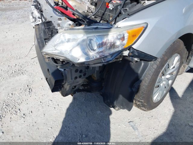 Toyota Camry Le Image 8