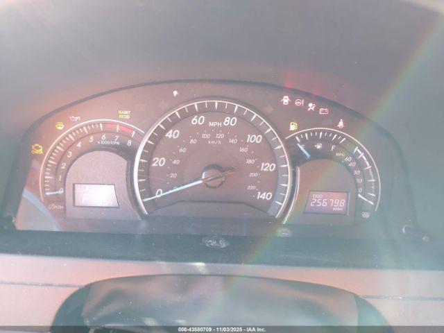 Toyota Camry Le Image 10