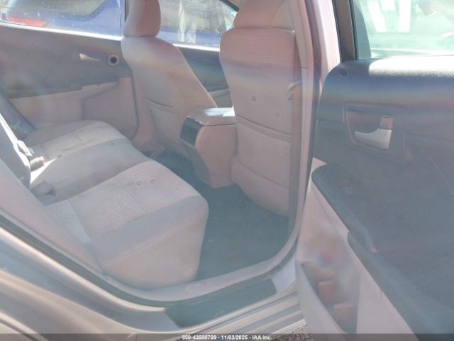 Toyota Camry Le Image 7