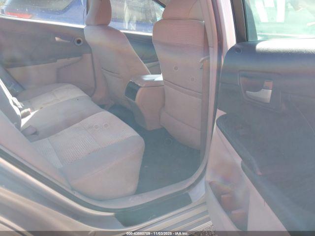 Toyota Camry Le Image 7