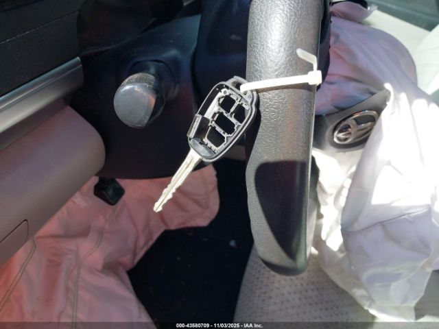 Toyota Camry Le Image 14