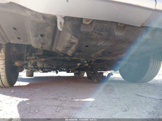 Toyota Camry Le Image 16