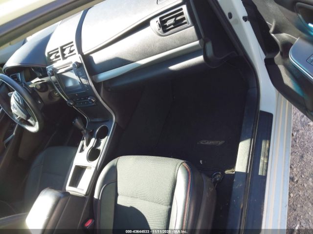 Toyota Camry Se Image 4