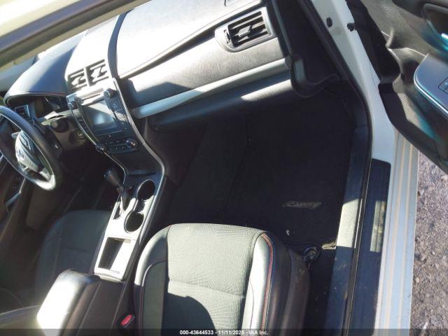 Toyota Camry Se Image 4