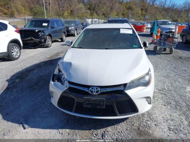 Toyota Camry Se Image 17