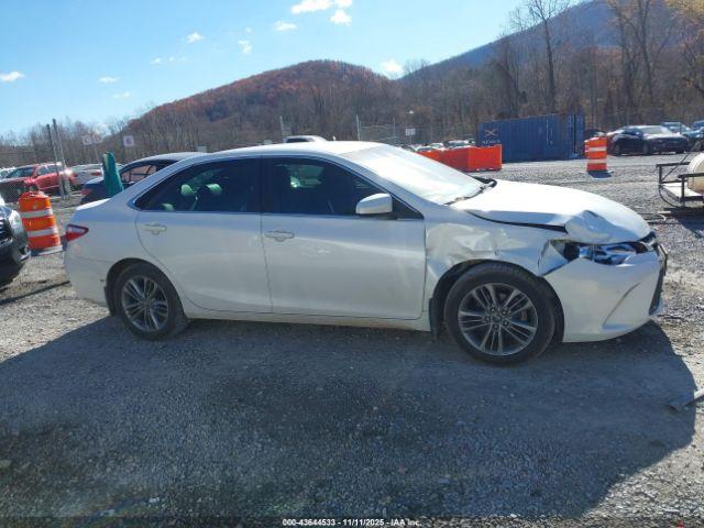 Toyota Camry Se Image 10