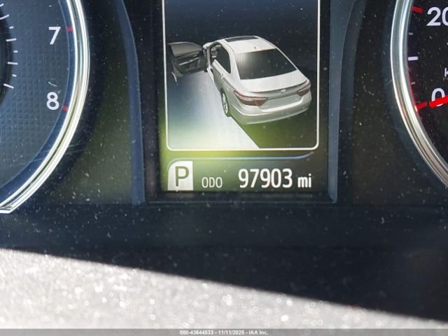 Toyota Camry Se Image 18
