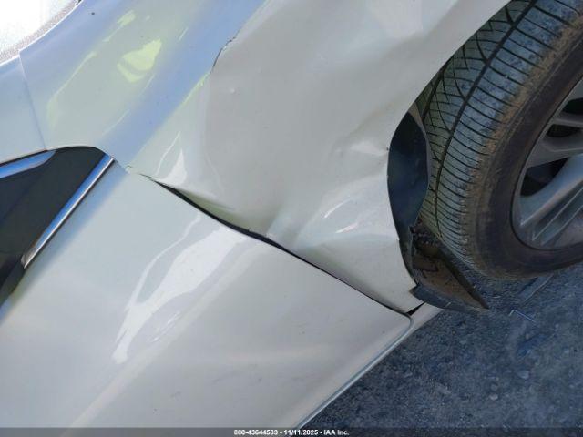 Toyota Camry Se Image 15