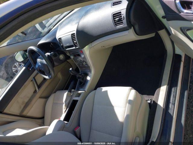 Subaru Outback 2.5i Image 11