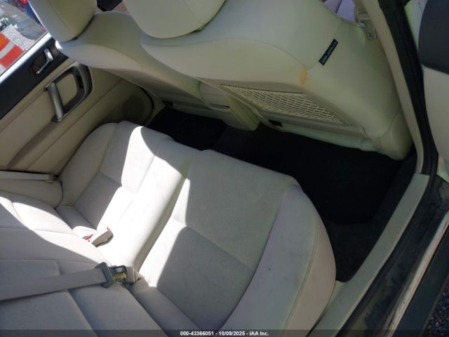 Subaru Outback 2.5i Image 7