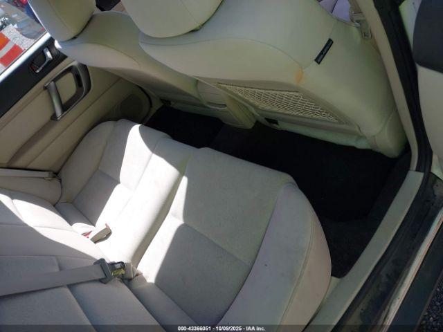 Subaru Outback 2.5i Image 7