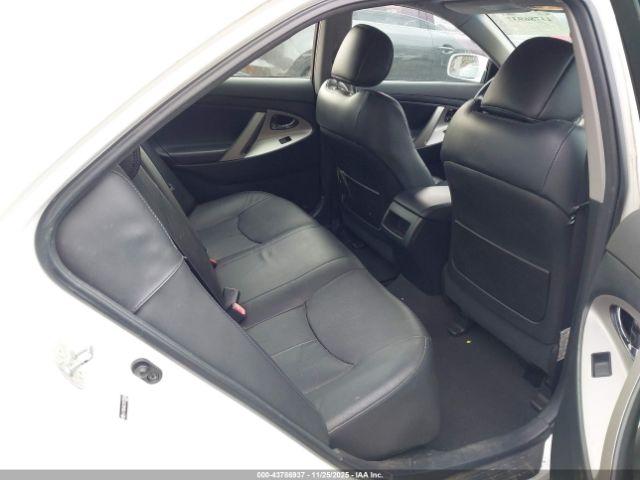 Toyota Camry Se V6 Image 11