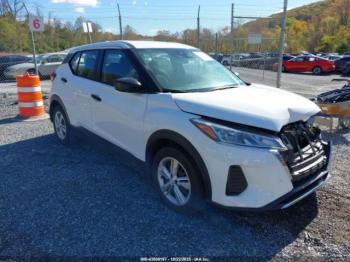  Salvage Nissan Kicks