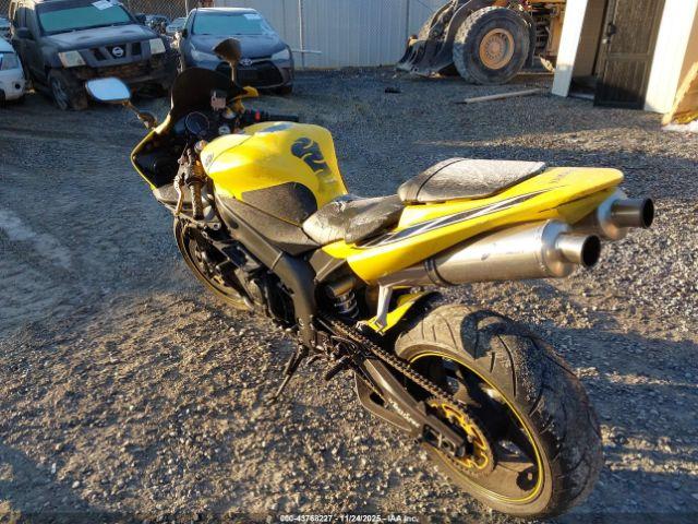 Yamaha Yzfr1 Image 12