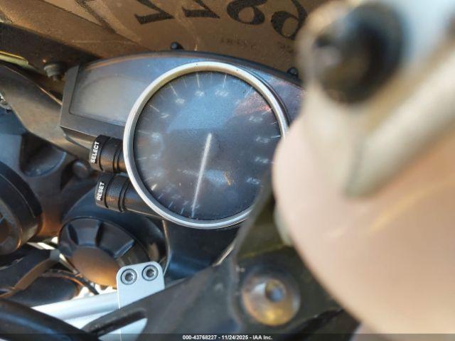 Yamaha Yzfr1 Image 2