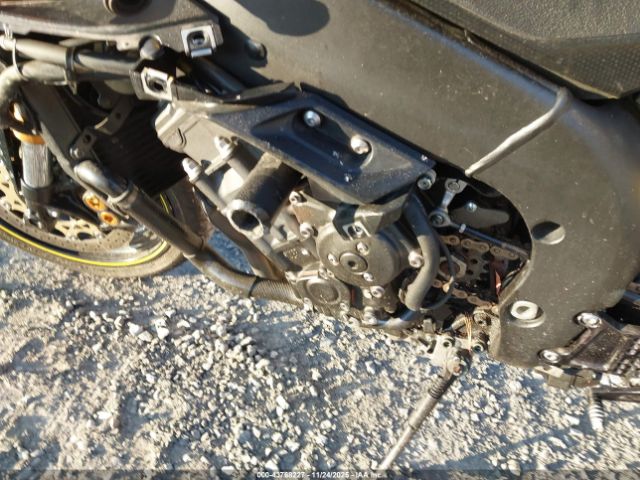 Yamaha Yzfr1 Image 9