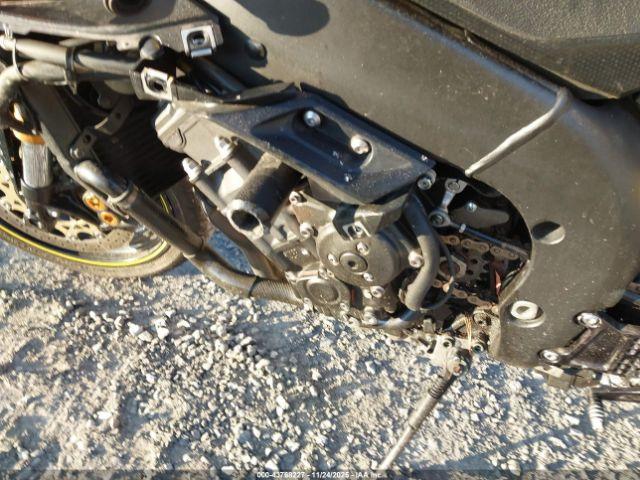 Yamaha Yzfr1 Image 9