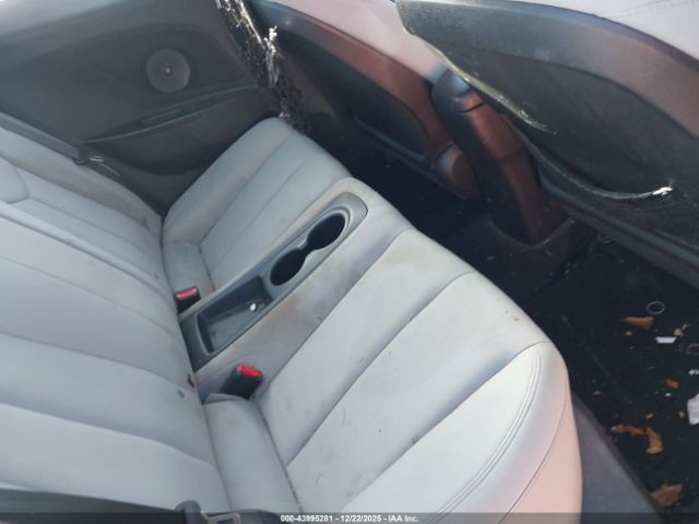 Hyundai VELOSTER Image 4