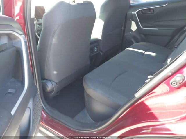 Toyota RAV4 Le Image 18