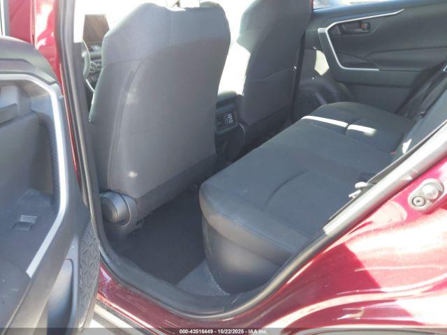 Toyota RAV4 Le Image 18