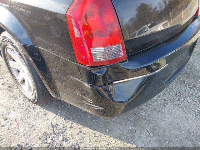 Chrysler 300 Touring Image 10