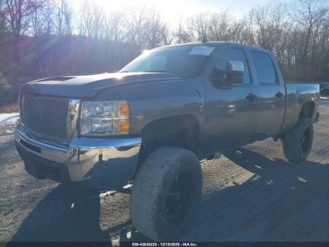 Chevrolet Silverado 2500 Lt2 Image 2