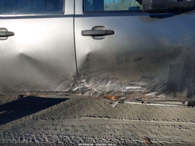 Chevrolet Silverado 2500 Lt2 Image 12